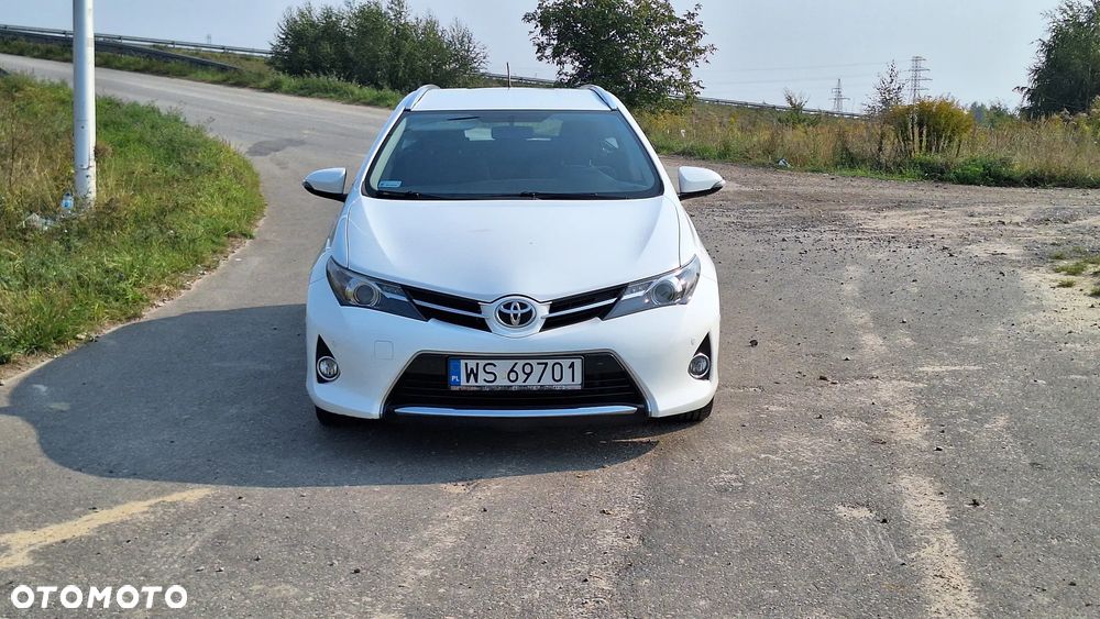 Toyota Auris 1.6 Premium - 2