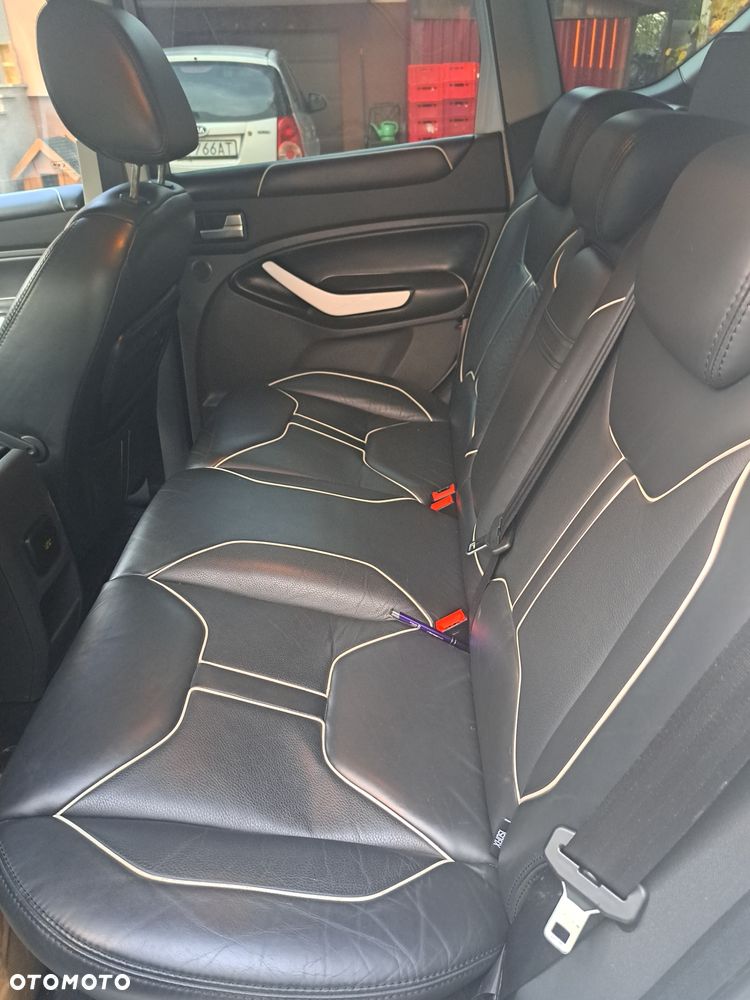 Ford Kuga - 4