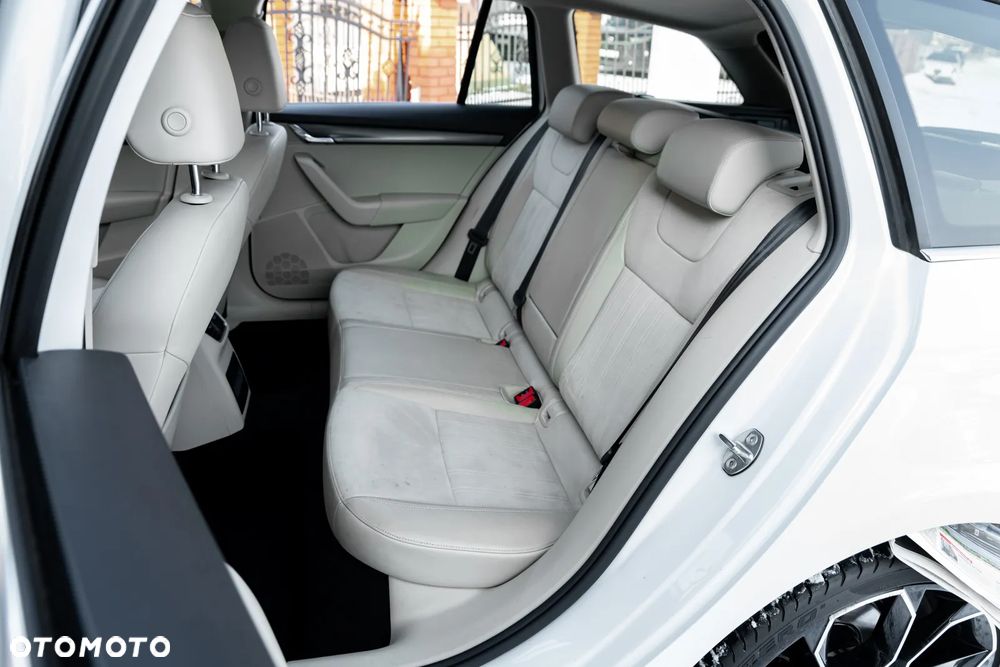 Skoda Octavia 2.0 TSI DSG 4x4 Sportline - 23