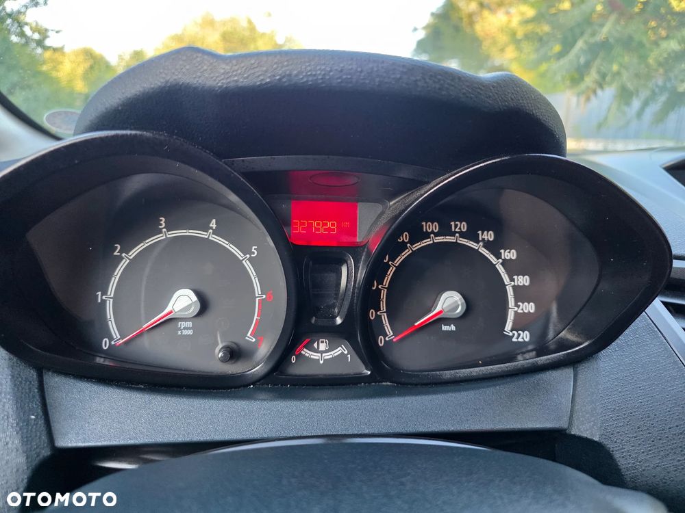 Ford Fiesta 1.25 Silver X (Ambiente) - 11