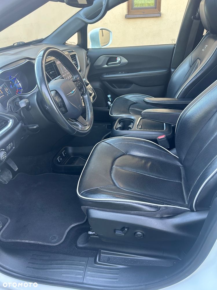 Chrysler Pacifica - 10