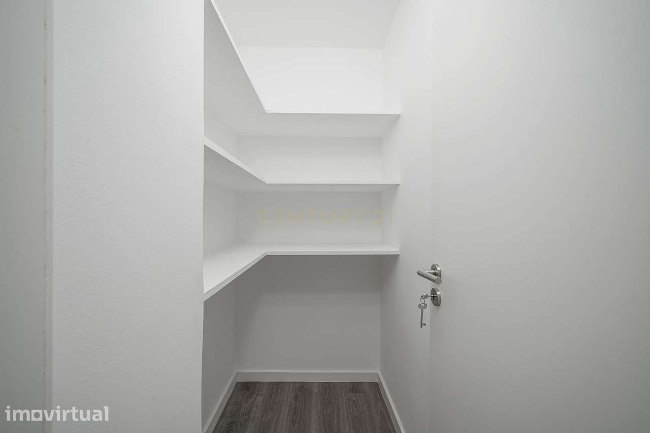Maravilhoso T4 Totalmente Remodelado, em Queluz - Grande imagem: 4/34