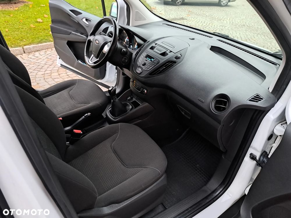Ford Transit Courier - 17