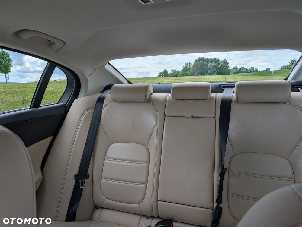 Jaguar XE 20d Prestige - 19