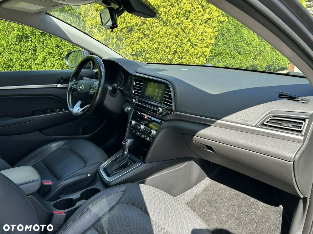 Hyundai Elantra - 14