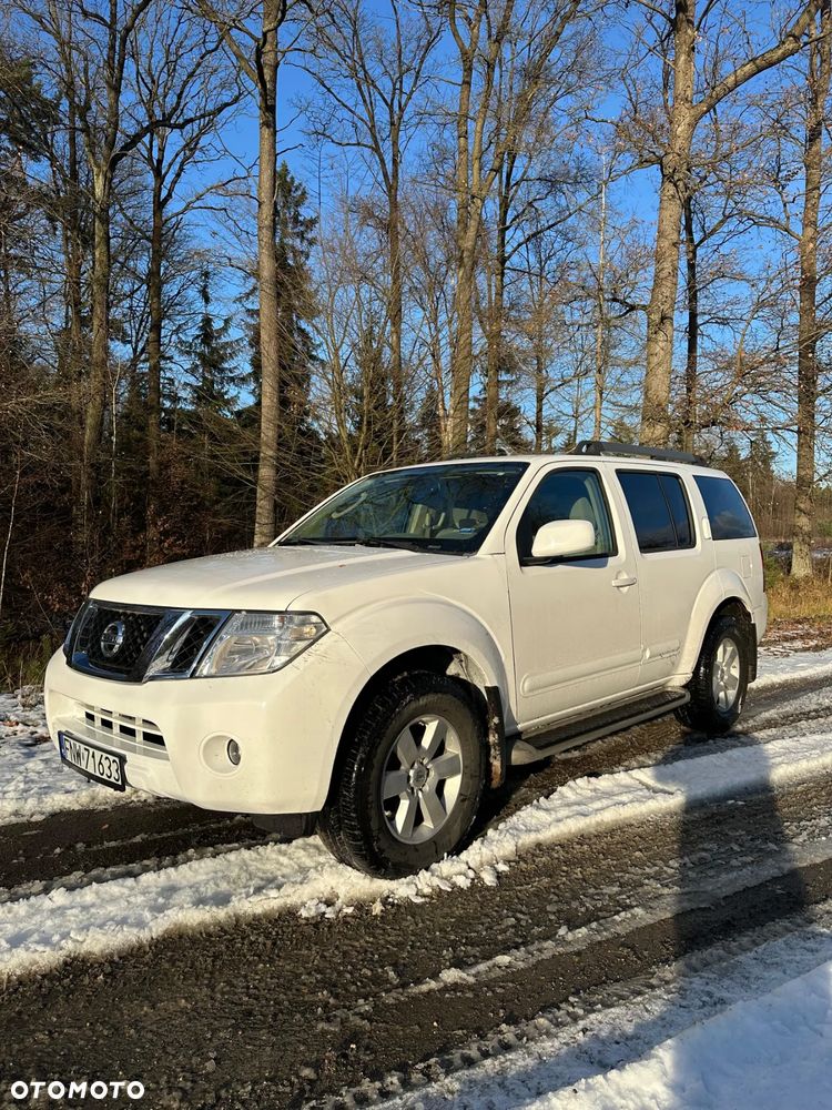 Nissan Pathfinder - 2