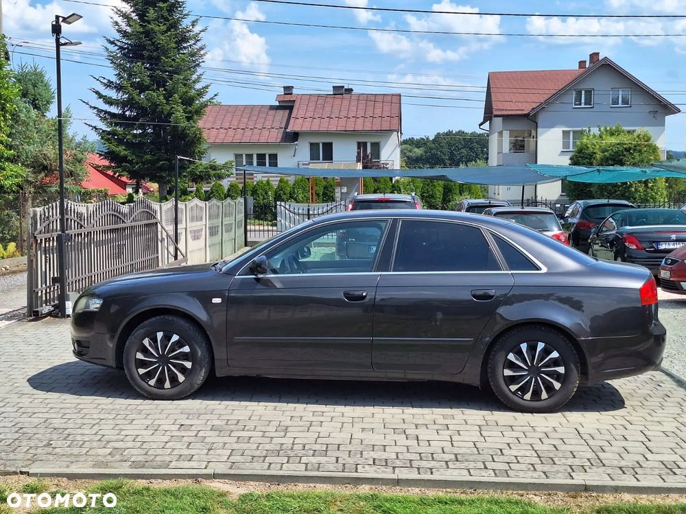 Audi A4 Limousine - 5