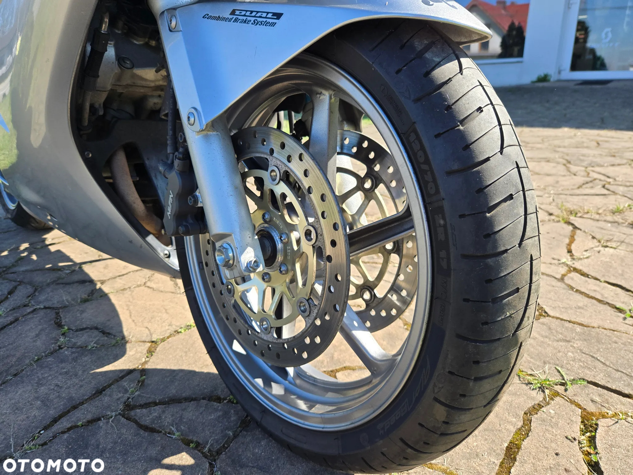 Honda VFR - 23
