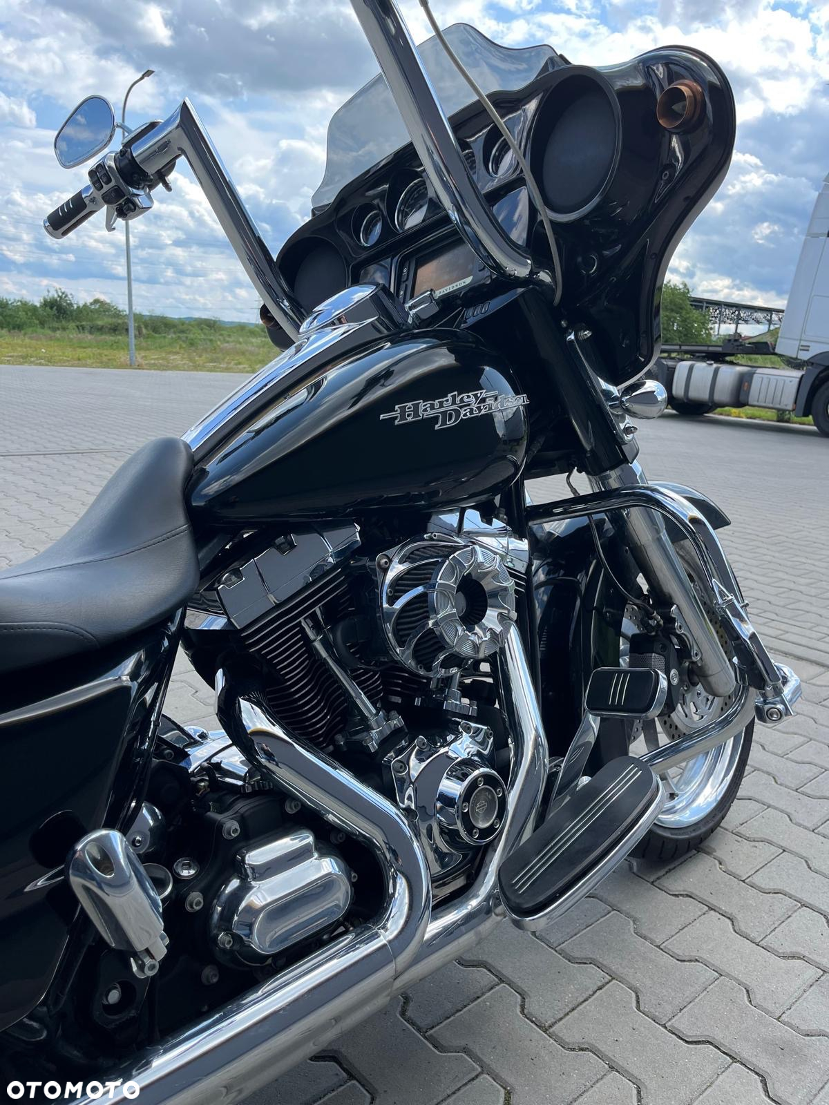 Harley-Davidson Touring Street Glide - 14