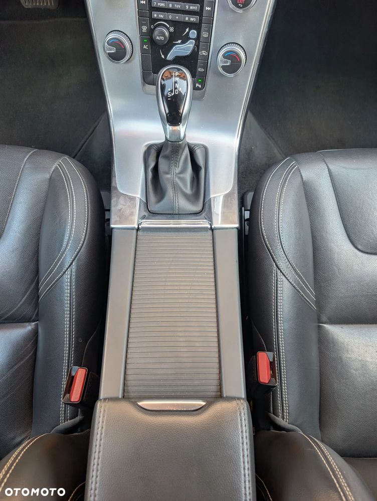 Volvo V60 D3 Geartronic Summum - 26