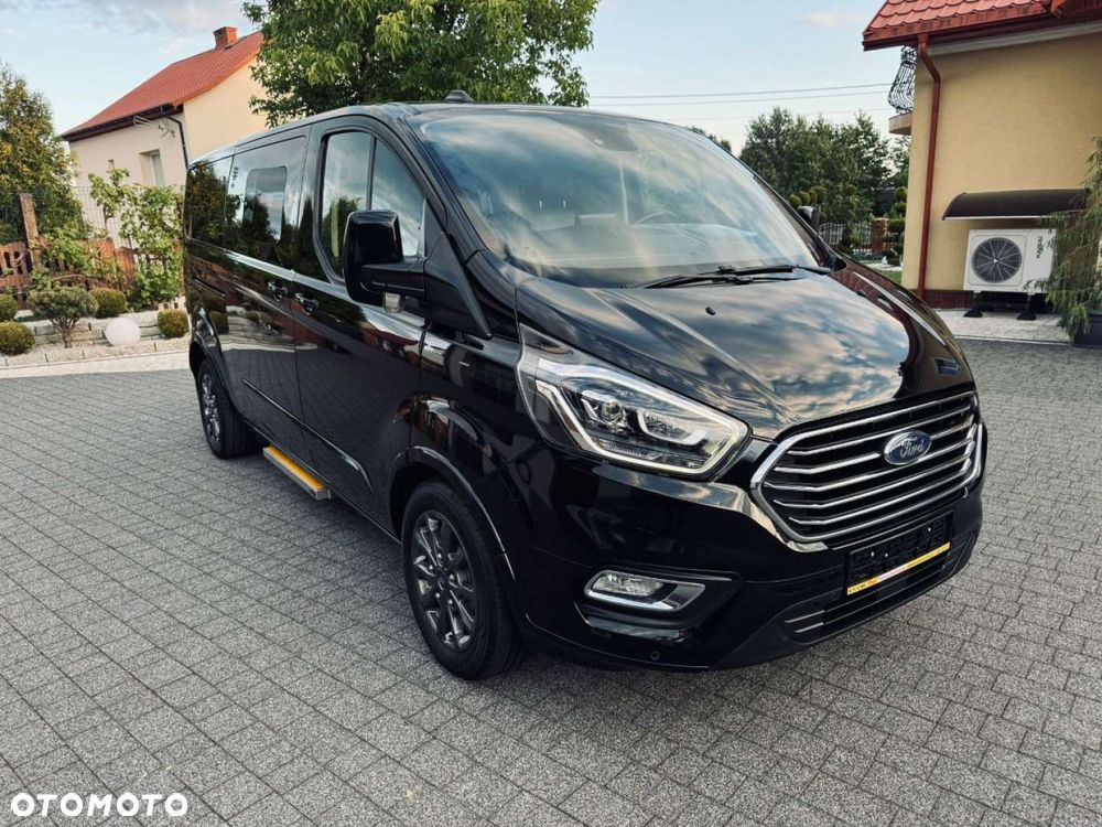 Ford Tourneo Custom - 19
