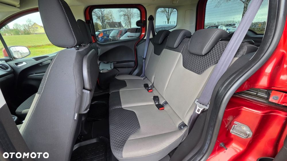 Ford Tourneo Courier - 14