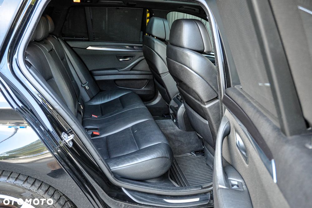 BMW Seria 5 520d Touring - 13