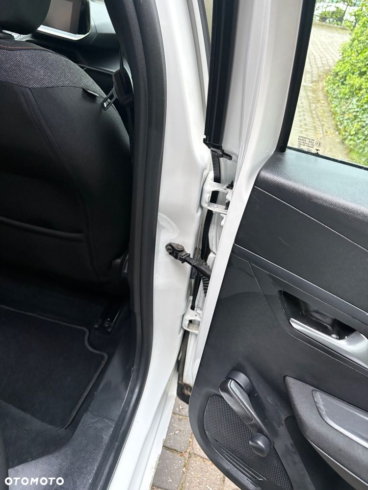 Peugeot 208 Elektromotor 136 GT Pack - 19