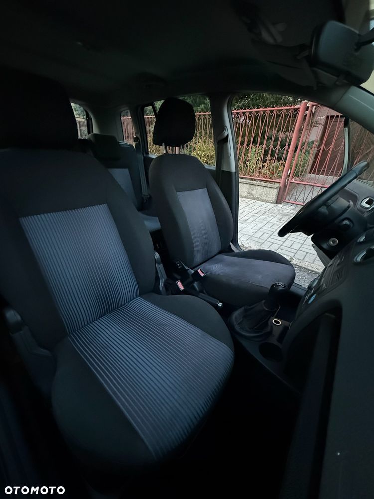 Ford Fusion - 12