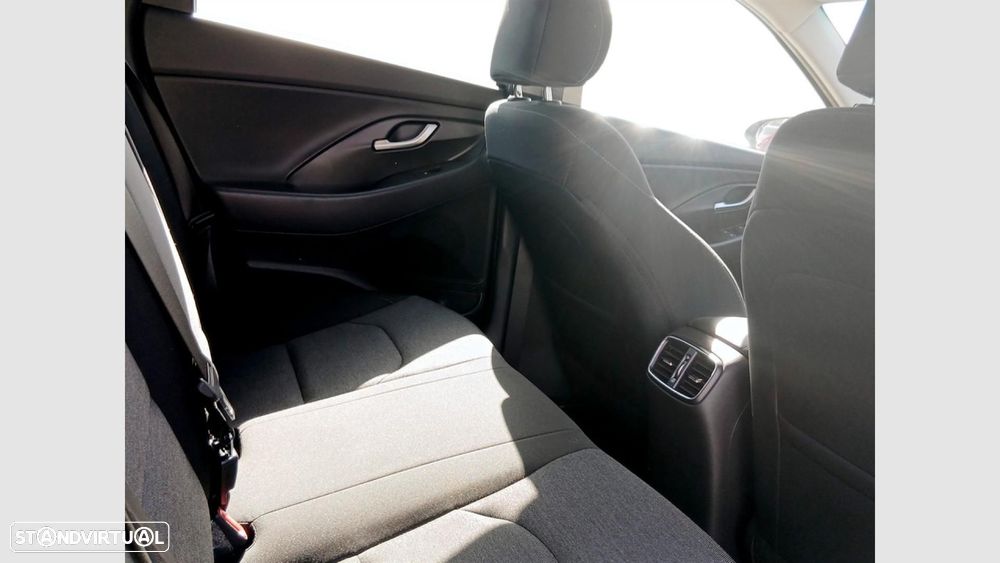 Hyundai i30 1.0 T-GDI Style Plus — fotografia 17