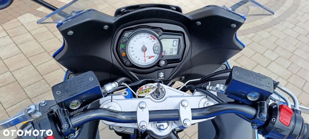 Suzuki GSX - 12