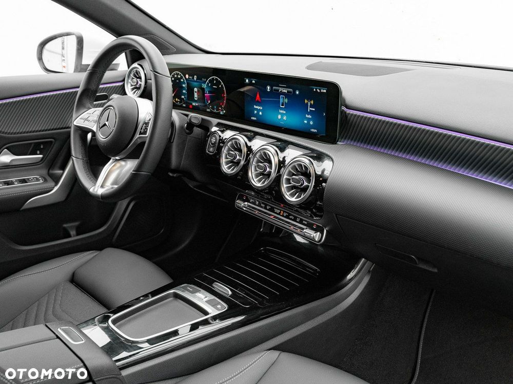 Mercedes-Benz Klasa A 200 d Progressive 8G-DCT - 32