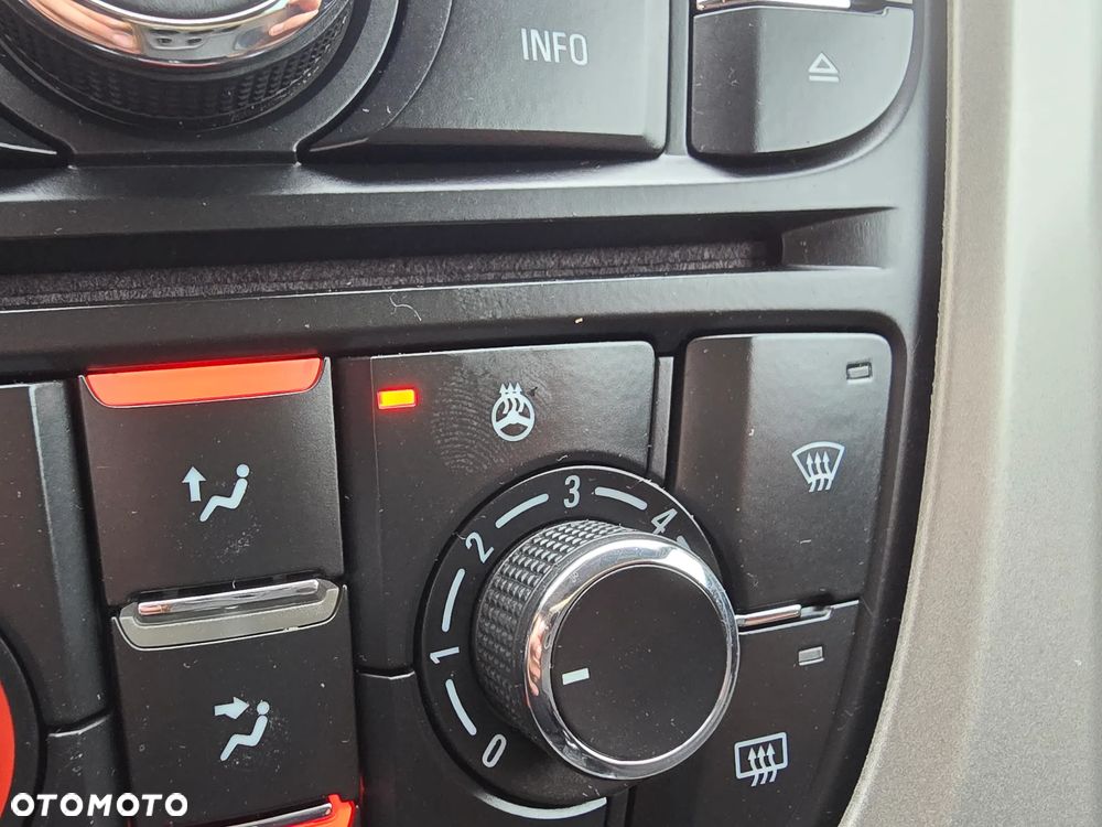 Opel Astra 1.4 Turbo - 31