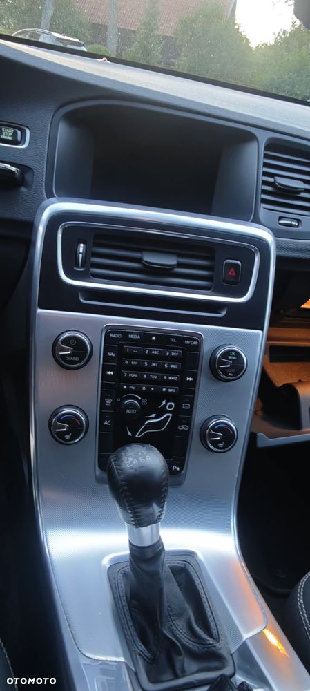 Volvo V60 D3 R-Design - 17