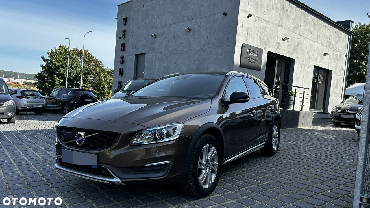 Volvo V60 Cross Country - 1