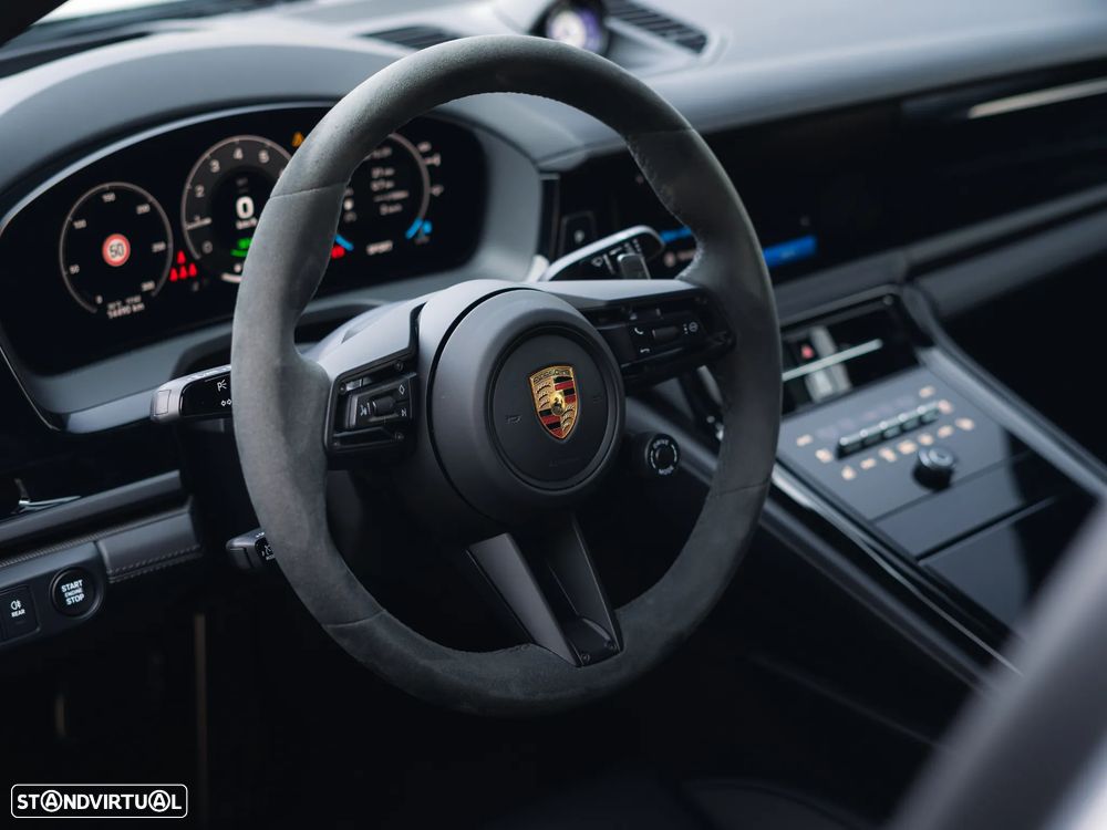 Porsche Panamera 4 E-Hybrid - 16