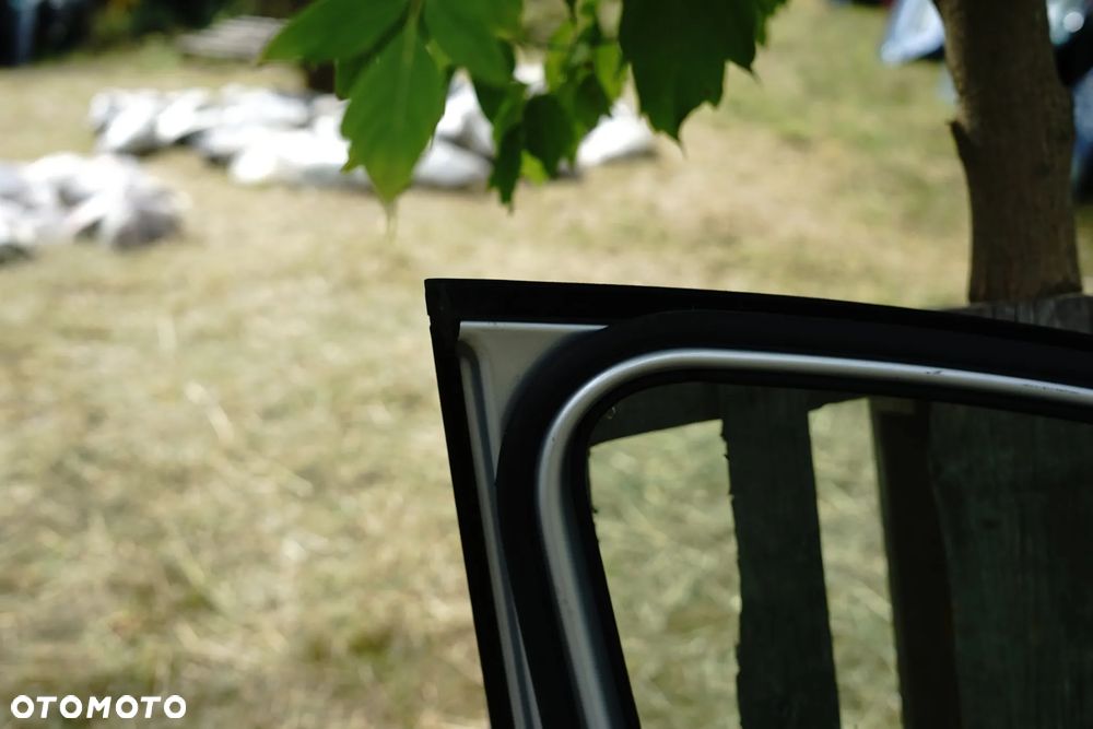 Drzwi przód przednie prawe VW Passat B7 Sedan LA7W - 9