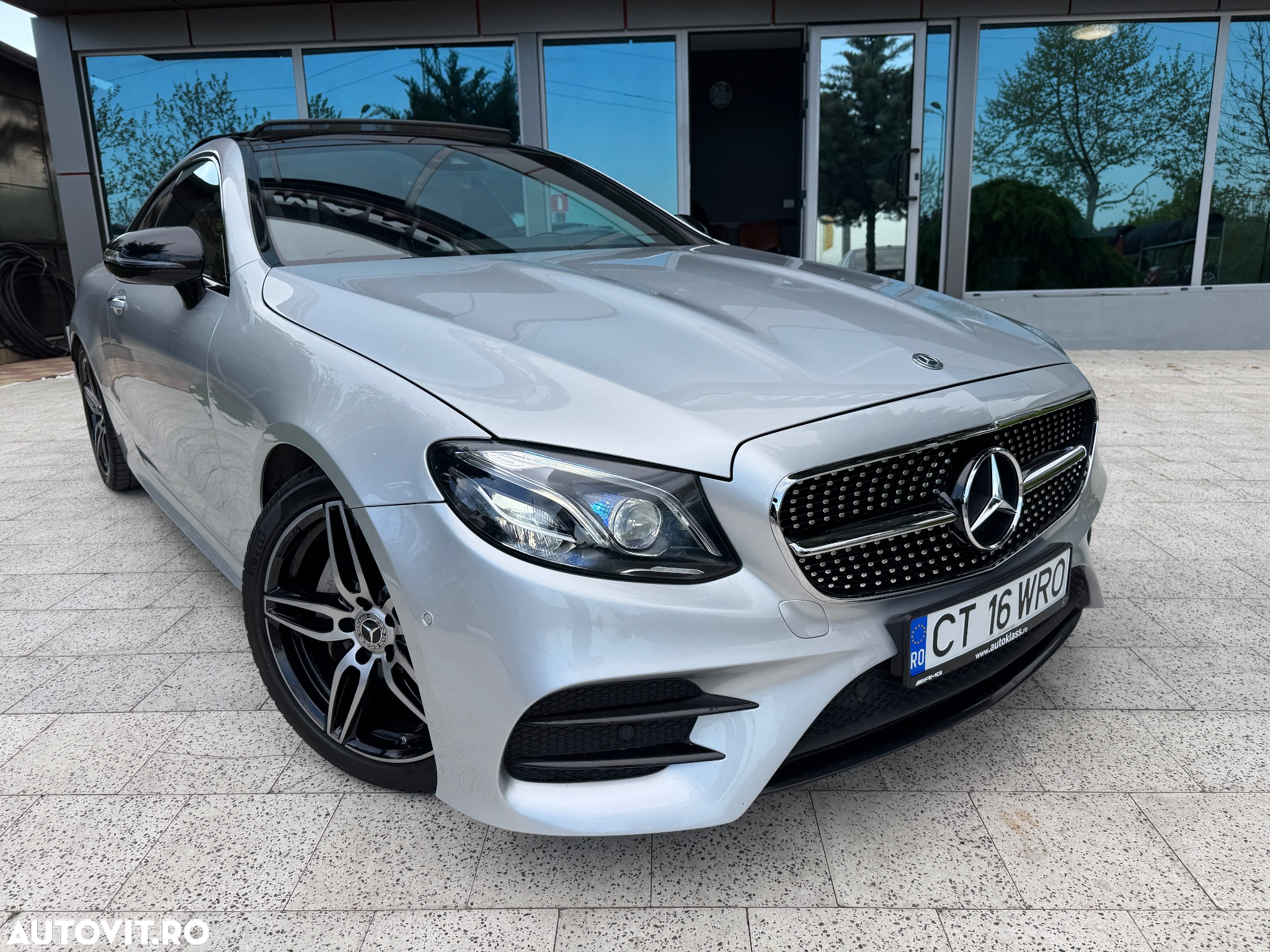 Mercedes-Benz E 200 Coupe 9G-TRONIC AMG Line - 3