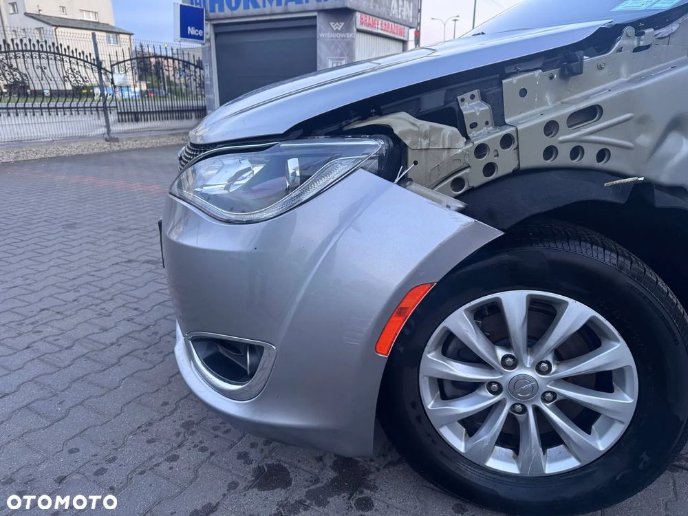 Chrysler Pacifica - 10