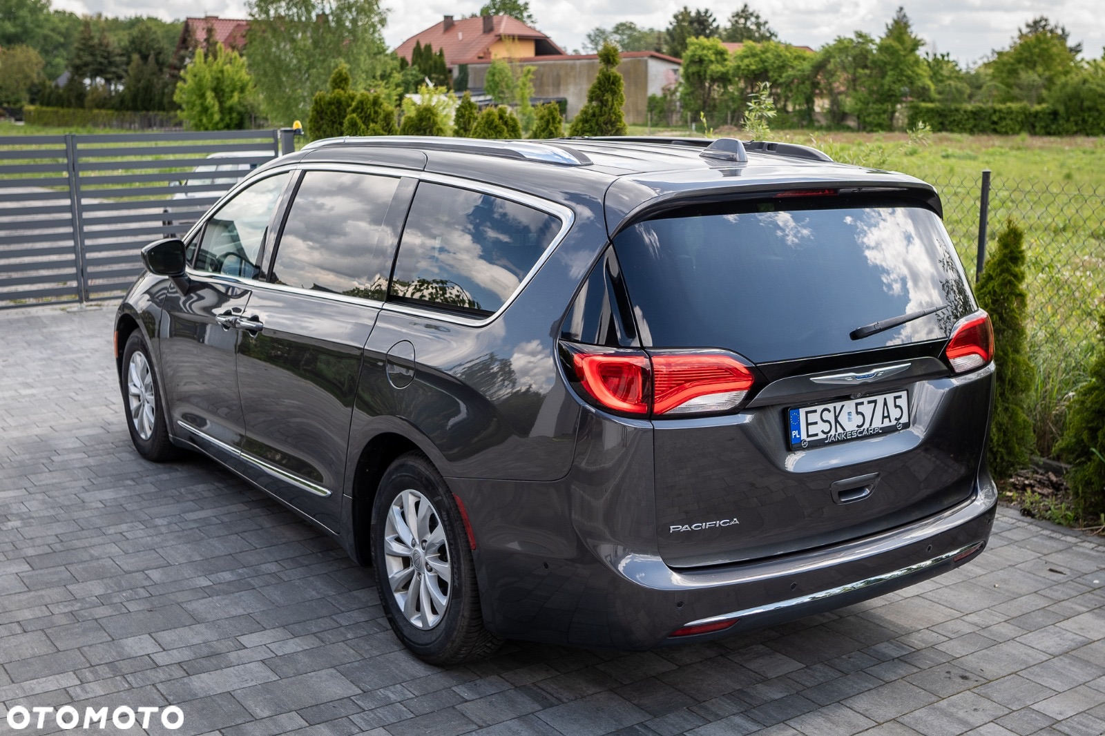 Chrysler Pacifica - 5