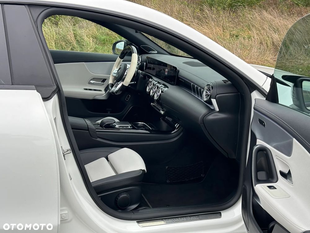 Mercedes-Benz CLA 220 d AMG Line 8G-DCT - 26