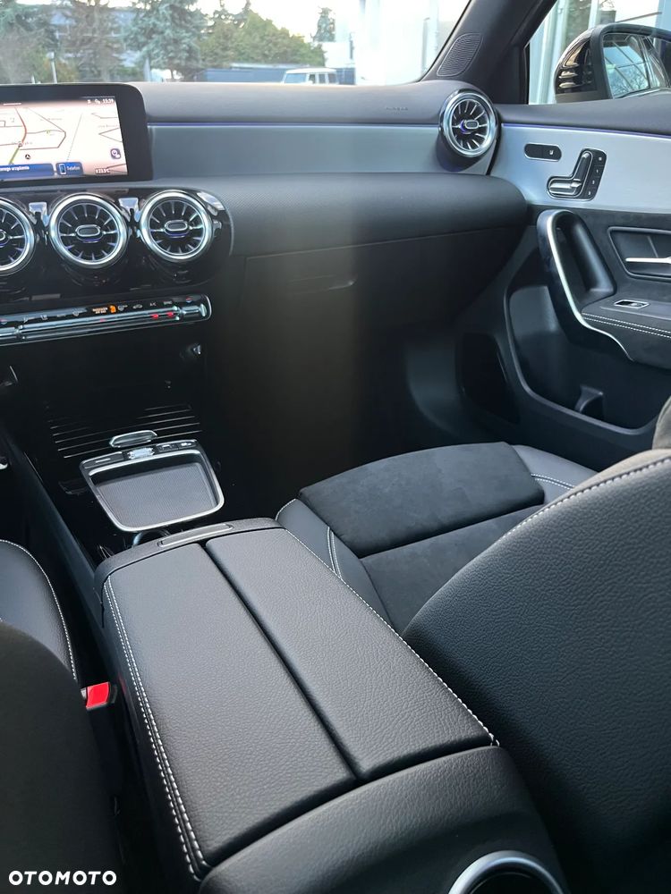 Mercedes-Benz Klasa A 220 4-Matic AMG Line 8G-DCT - 23
