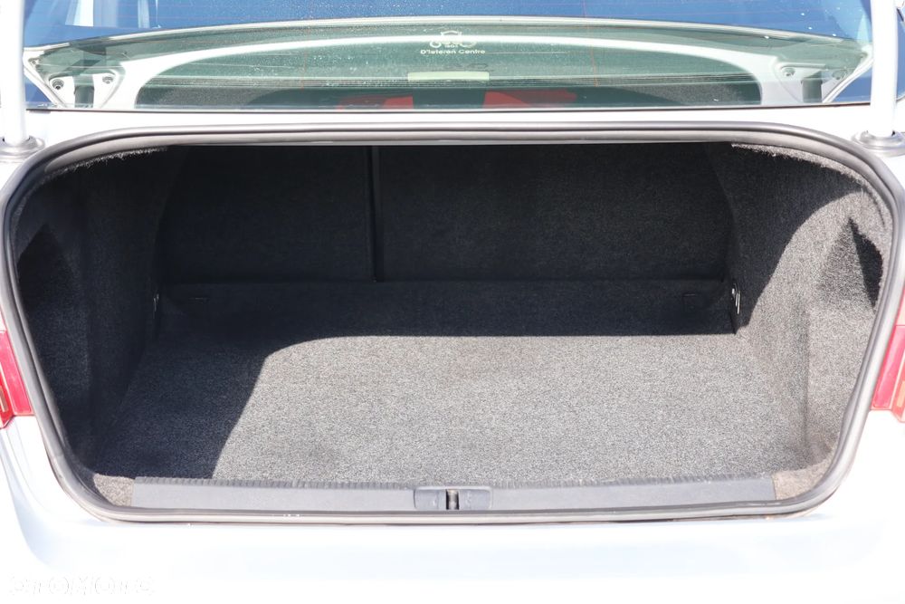 Volkswagen Passat 1.9 TDI Trendline - 13