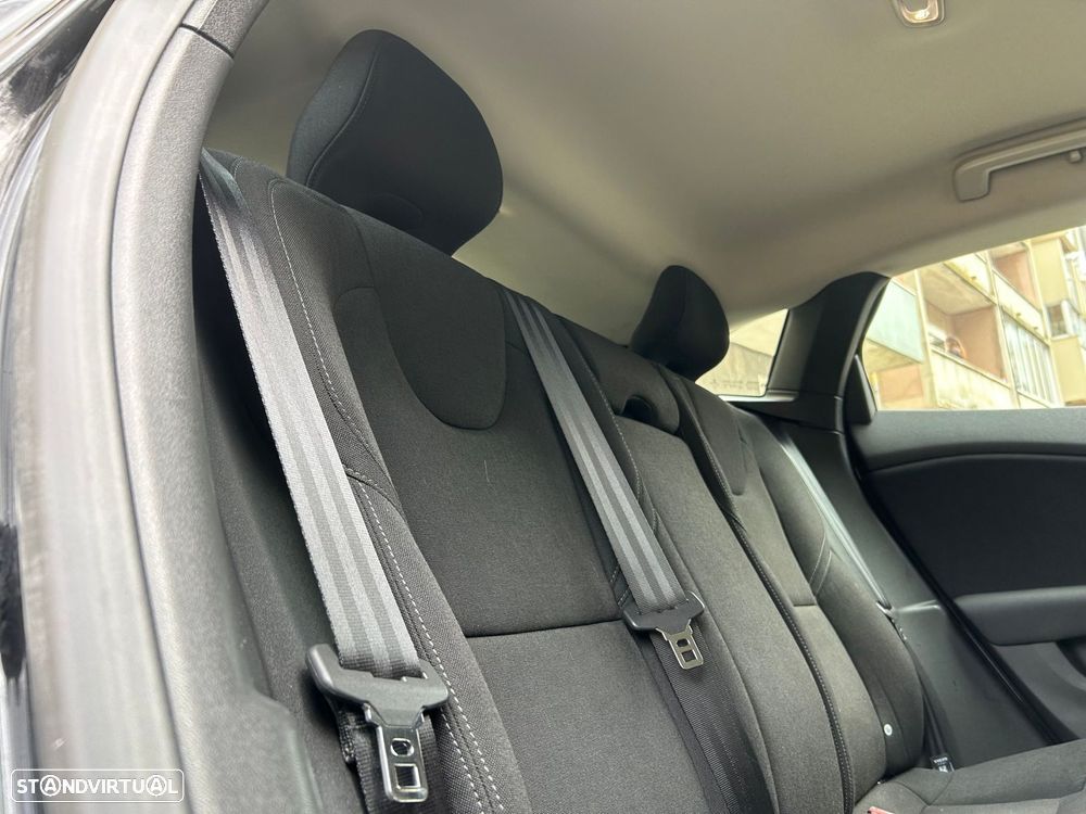 Volvo V40 Cross Country 2.0 D2 VOR - 16