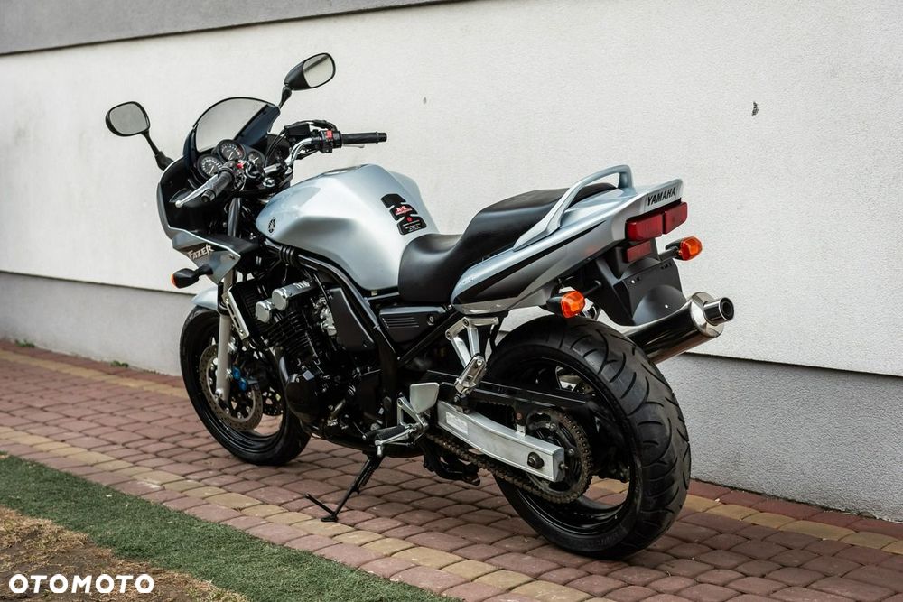 Yamaha FZS - 4