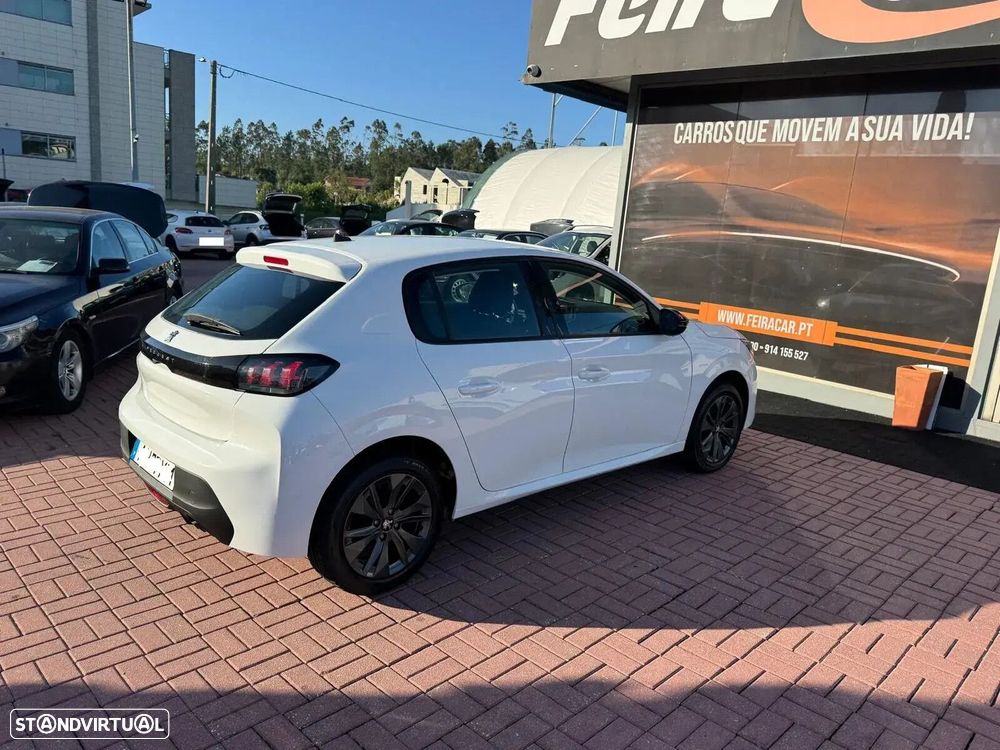 Peugeot 208 - 32