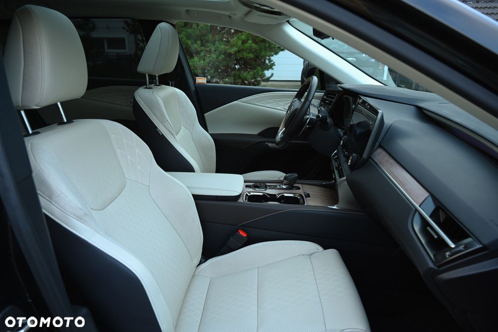Lexus RX 350h Omotenashi - 12