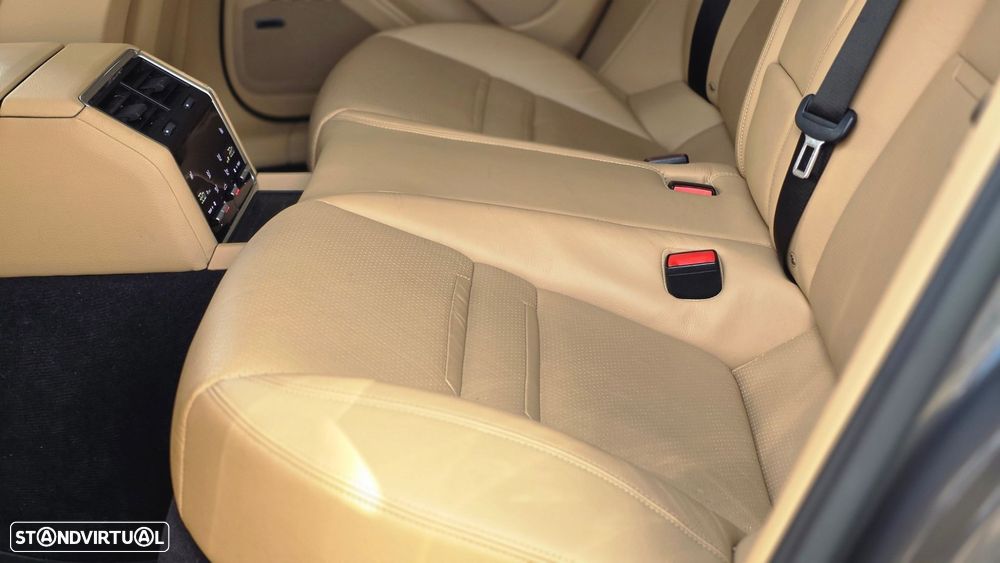 Porsche Panamera Sport Turismo 4 E-Hybrid Platinum Edition - 25