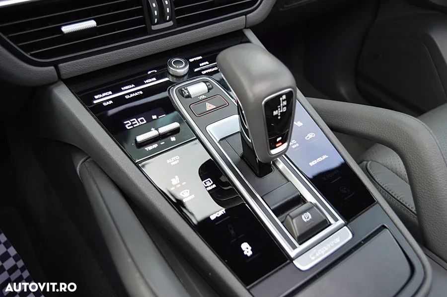 Porsche Cayenne Tiptronic S Platinum Edition - 32