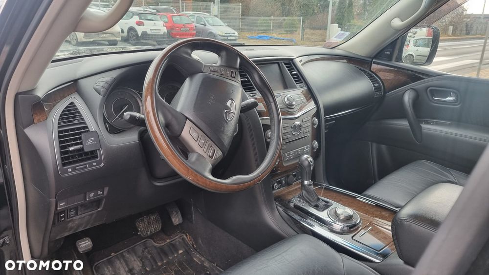 Infiniti QX80 - 32