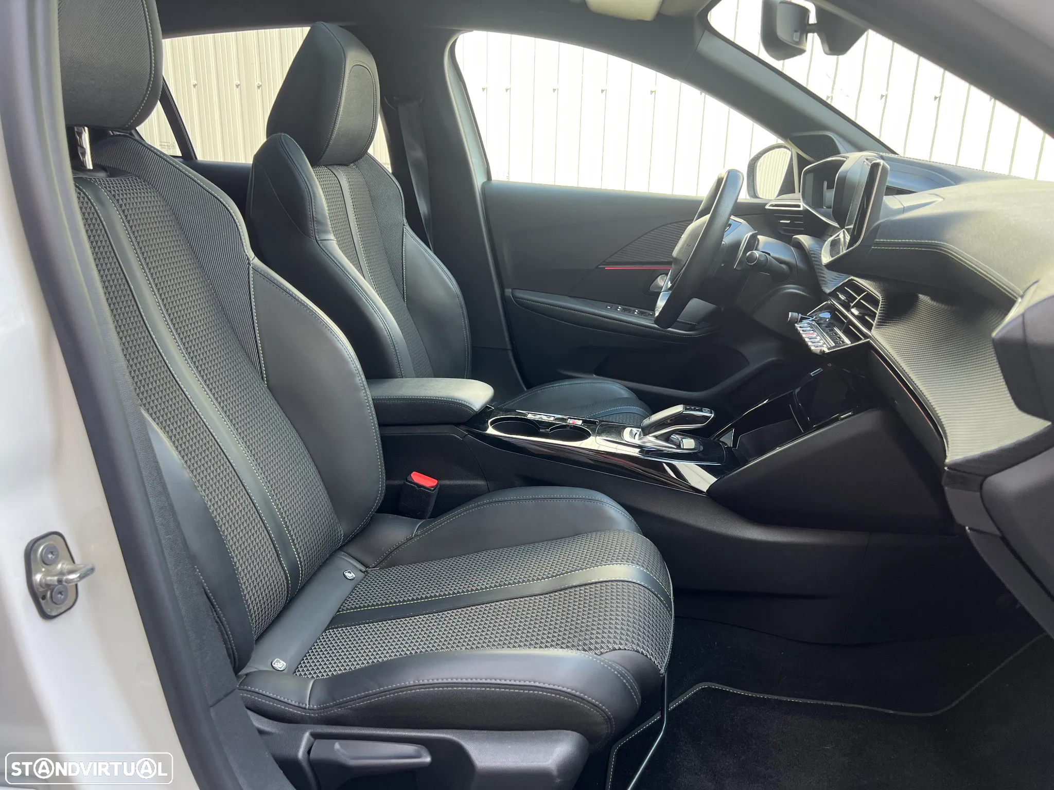 Peugeot 208 1.2 PureTech GT Line EAT8 - 10