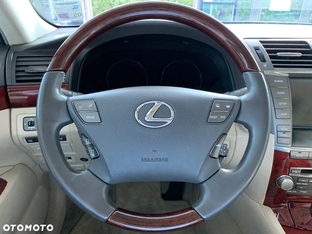 Lexus LS 460 Prestige - 12