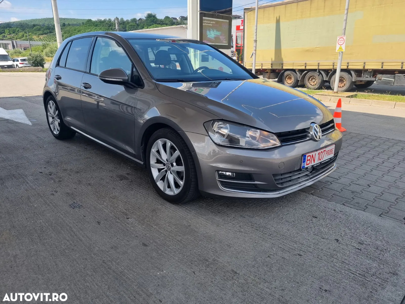 Volkswagen Golf 1.2 TSI BMT Highline - 2