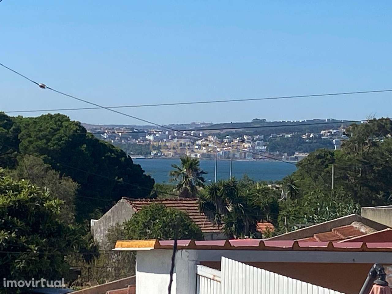 Loja convertida em Apartamento T1 com Garagem na Trafaria, Pica Galo - Grande imagem: 3/5