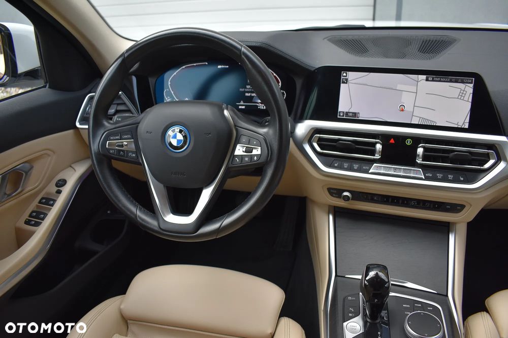 BMW Seria 3 320e Luxury Line - 28