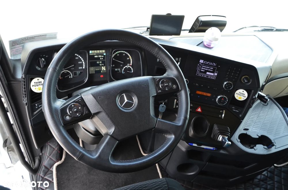 Mercedes-Benz ACTROS MP4 - 14