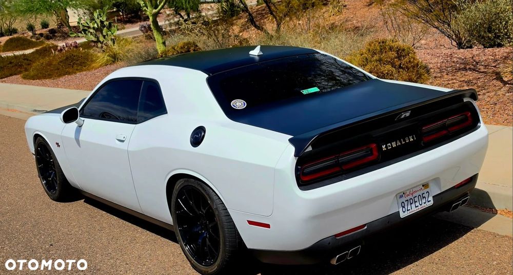 Dodge Challenger - 4