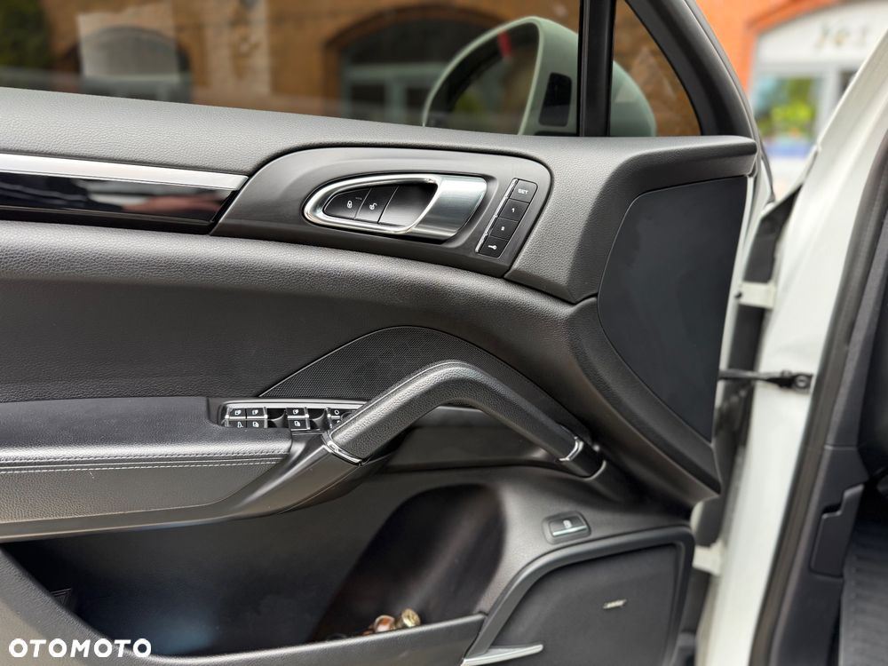 Porsche Cayenne - 25