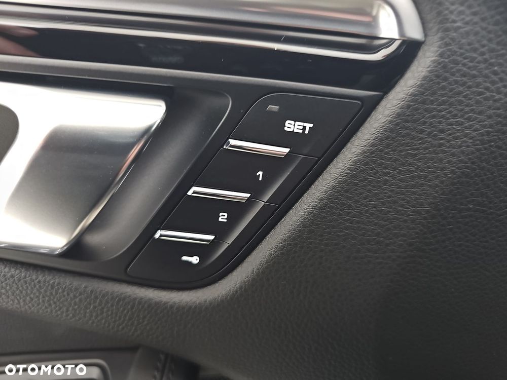 Porsche Macan Standard - 12