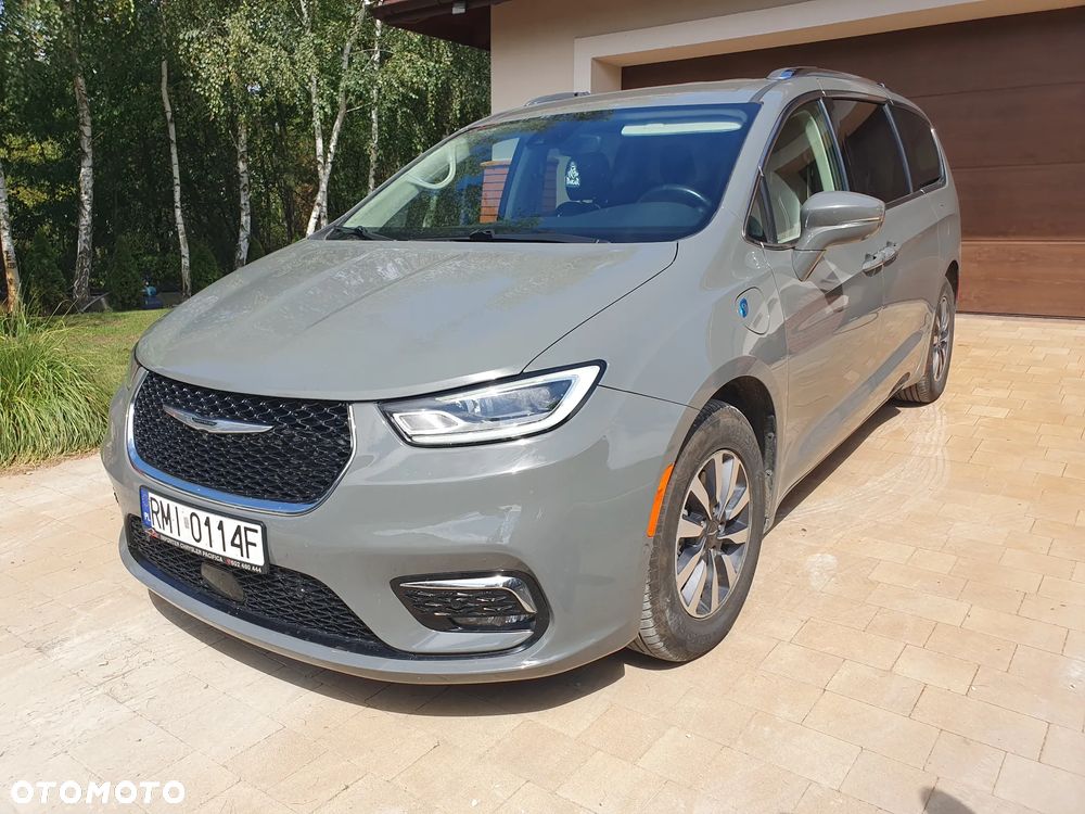 Chrysler Pacifica - 2